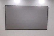 投影仪在幕布右侧如何调整？正确设置方法是什么？