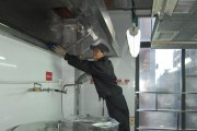 如何省钱清洗大型油烟机（省钱又环保）