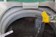 洗衣机为何无法彻底清洗衣物（解析洗衣机洗不干净衣服的原因与解决方法）