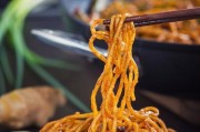 手机如何在饭桌上拍出转圈圈效果？需要哪些设置？
