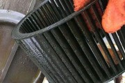 油烟机内部油渍清洗技巧（有效清除油烟机内部油渍的实用方法）
