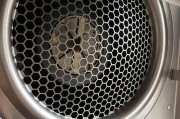 如何使用清洗油烟机滤网工具（简单操作让油烟机滤网恢复清洁）
