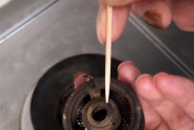 燃气灶中火一直不消怎么办？如何快速解决？