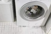 半自动洗衣机进水漏水的原因及解决方法（怎样处理半自动洗衣机进水漏水问题）