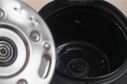 电饭煲内胆损坏的原因及维修方法（保养不当是电饭煲内胆损坏的罪魁祸首）