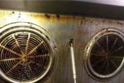 不拆卸清洗油烟机内部的方法与技巧（如何保持油烟机内部清洁）