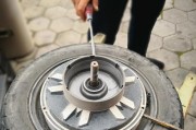 电瓶车被泼油后的处理方法？