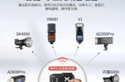 使用引闪器调整闪光灯的方法是什么？操作中常见的问题有哪些？