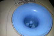 洗菜池饮水机漏水问题解决方法（如何修理漏水的洗菜池饮水机）