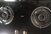 如何打开和修复燃气灶（燃气灶的安全使用和常见故障解决方法）