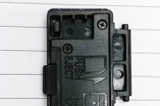 小型数码相机后盖打不开怎么办？