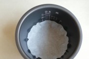 电饭煲里的液体处理方法（便捷生活中的小窍门——电饭煲液体处理）
