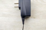 一个老头的手机充电器叫什么？充电器的名称是什么？