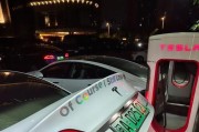 特斯拉充电器拆装费用是多少？如何预约服务？
