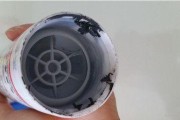 用玻璃胶清洗油烟机（简单易行的方法帮您轻松解决油烟机清洗难题）