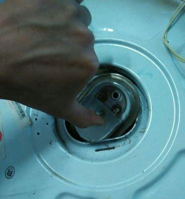 热水器加热棒裂开的原因及应对方法（探究热水器加热棒裂开的主要原因以及如何避免和处理此问题）