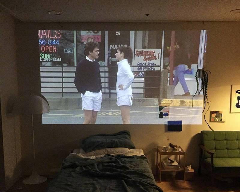 如何解决卧室放投影仪的壁纸问题（实用技巧教你打造舒适的投影环境）
