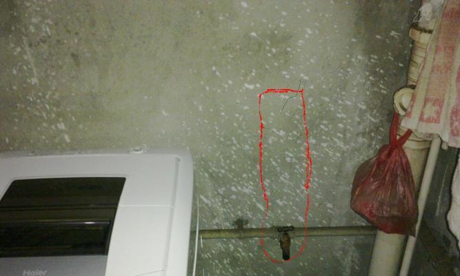 洗衣机进水管漏水的原因及解决方法（揭秘洗衣机进水管漏水的隐患）