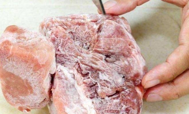 如何辨别冰箱中的猪肉好坏（冰箱中保存猪肉的关键步骤与注意事项）