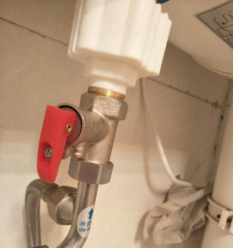 解决热水器滴水声问题的有效方法（快速修复热水器滴水声）