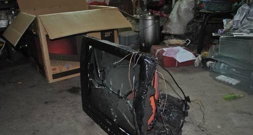 笔记本电脑遭雷击，如何处理（保护电脑免受雷击的方法及处理受损电脑的步骤）
