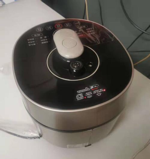 新电饭煲饭变黑的原因及解决方法（探究电饭煲饭变黑的可能原因）