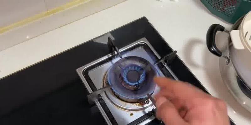 如何正确清洗燃气灶（简单易行的清洁方法）
