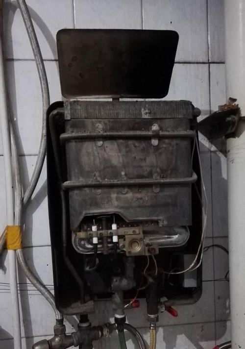 桶装热水器的拆卸清洗方法（轻松掌握拆卸清洗技巧）