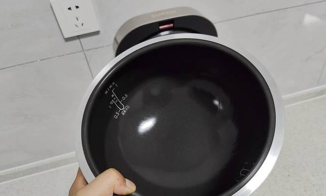 电饭煲水出现异常味，原因及解决方法（了解异常味的来源）