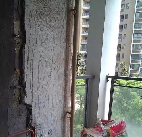 洗衣机上排水管接地漏解决方法（如何确保洗衣机排水管的有效接地）