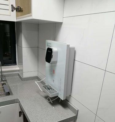 管线机壁挂饮水机安装方法（一步步教你安装管线机壁挂饮水机）