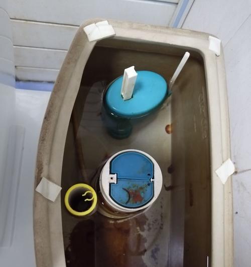 马桶底部漏水的修复方法（如何解决马桶底部漏水问题——修复指南）