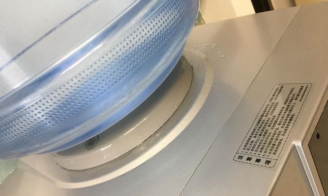 解决饮水机中悬浮物问题的有效方法（以新用饮水机如何应对悬浮物问题）