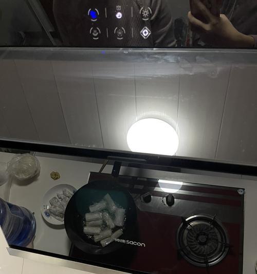 油烟机沾油变黑的原因及解决方法（了解清洗油烟机的重要性）