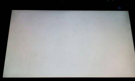 解决电脑开机后显示器白屏问题（应对白屏现象）
