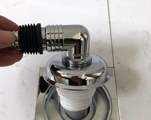 洗衣机地漏溢水的处理方法（解决洗衣机地漏溢水问题的实用技巧）