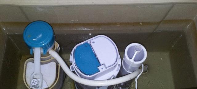 解决马桶冲水没劲的五种方法（轻松搞定马桶冲水不畅的问题）