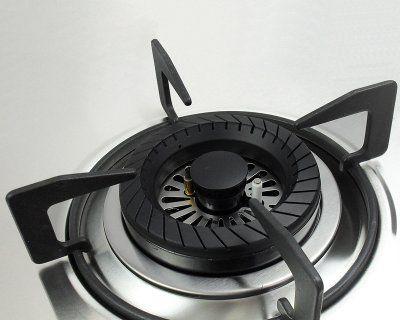 燃气灶孔生锈的处理方法（轻松清除燃气灶孔上的顽固锈迹）
