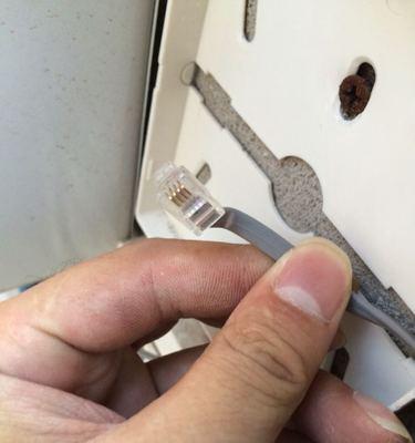 热水器电线断了怎么办（快速检查和维修热水器电线故障）