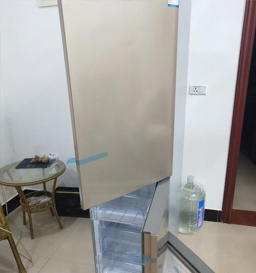 长方形冰箱的清洗方法（轻松学会冰箱清洗技巧）
