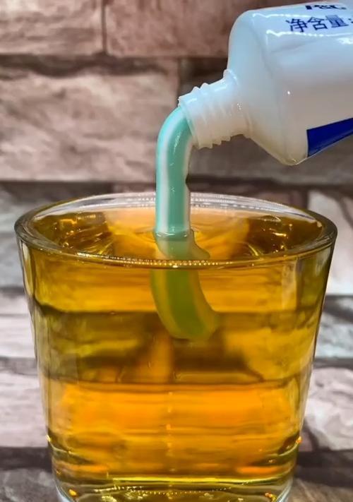 以牙膏和啤酒清洗油烟机的神奇效果（简单易行的家庭清洁方式）
