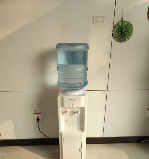 饮水机桶里的水怎么处理？更换周期和清洁方法是什么？