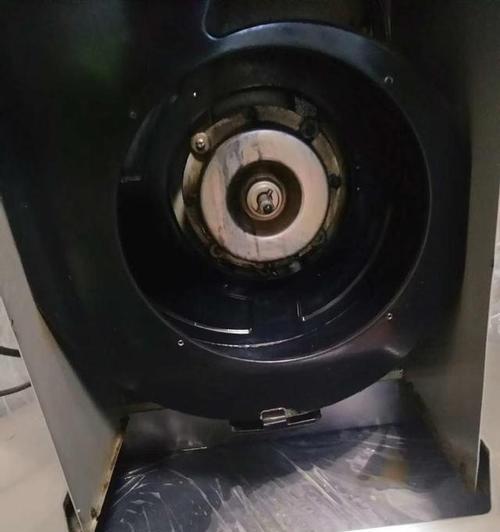 物理清洗油烟机的方法是什么？如何有效去除油烟机内的油污？