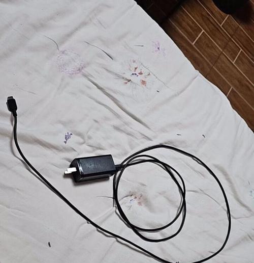 手机充电器线如何连接外显？
