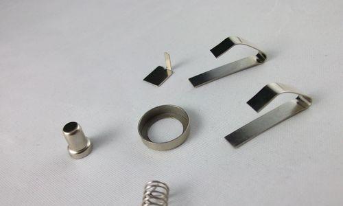 充电器插脚片安装视频教程在哪里找？安装时应注意什么？