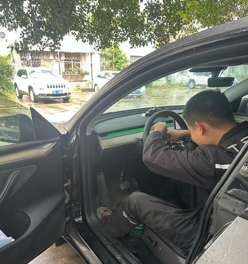 特斯拉充电器拆装费用是多少？如何预约服务？