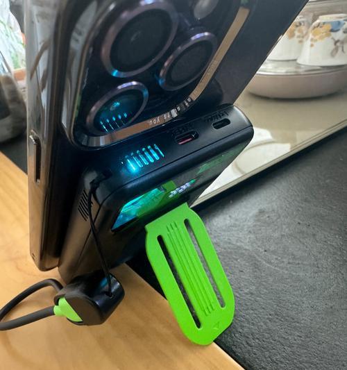 手机背磁吸充电器的使用方法是什么？磁吸充电器的充电效率如何？