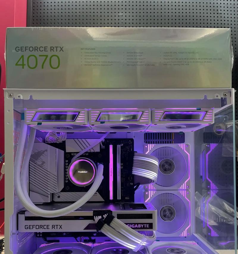 白色显卡搭配的机箱型号是什么？