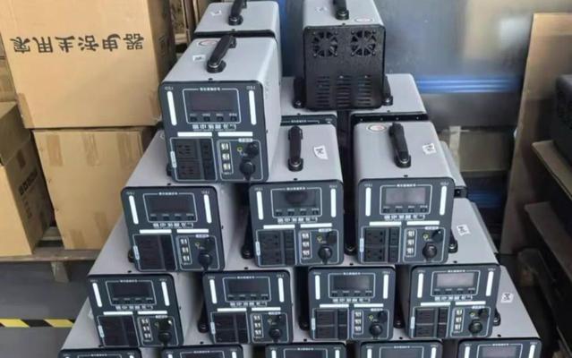 户外露营时如何选择合适的充电器？
