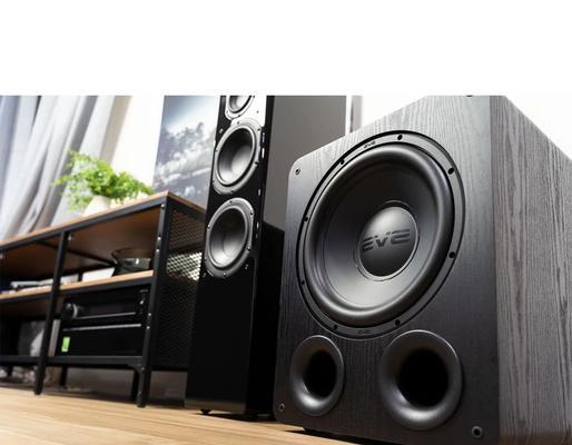 后尾箱两侧的低音炮是什么品牌？性能如何？
